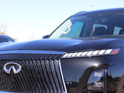 Certified 2025 INFINITI QX80 Sensory image 11