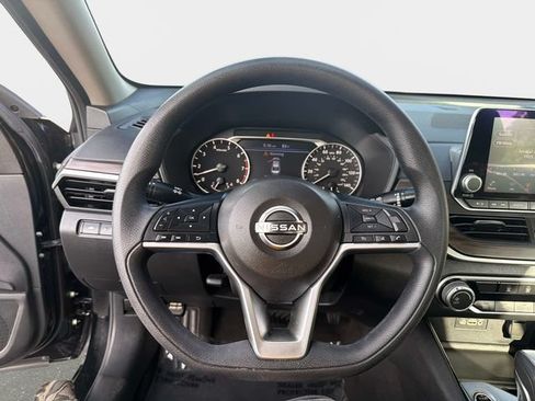 Used 2024 Nissan Altima 2.5 SV FWD image 25