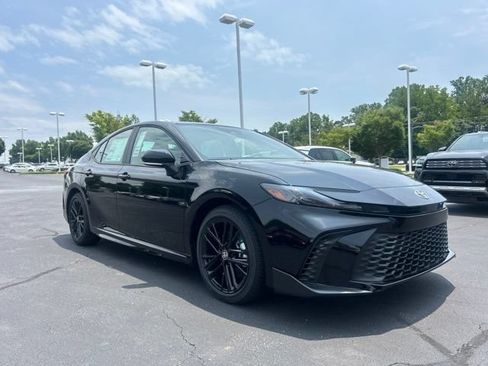 New 2026 Toyota Camry SE FWD image 3