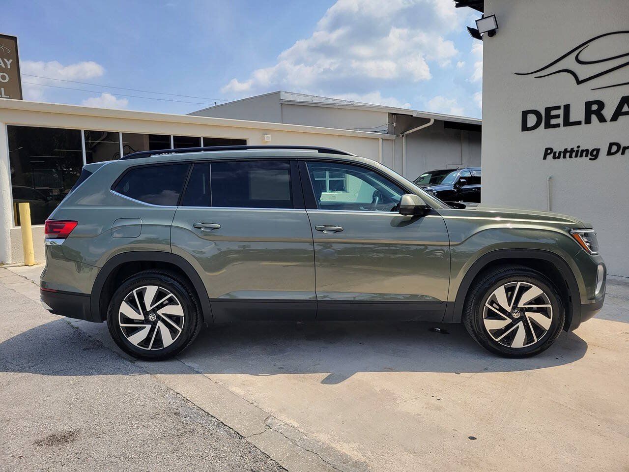 Used 2026 Volkswagen Atlas SE FWD image 5