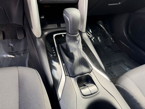 Used 2025 Toyota Corolla Cross LE image 16