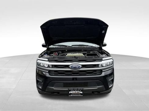 Used 2023 Ford Expedition Max XLT image 9
