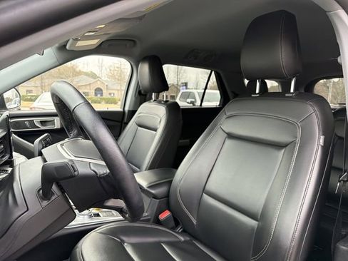 Used 2021 Ford Explorer XLT w/ Equipment Group 202A image 12