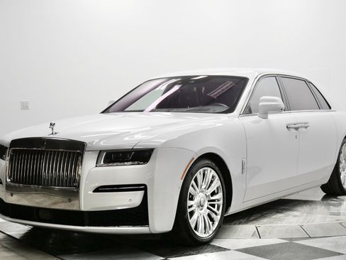Used 2024 Rolls-Royce Ghost Extended Wheelbase image 5