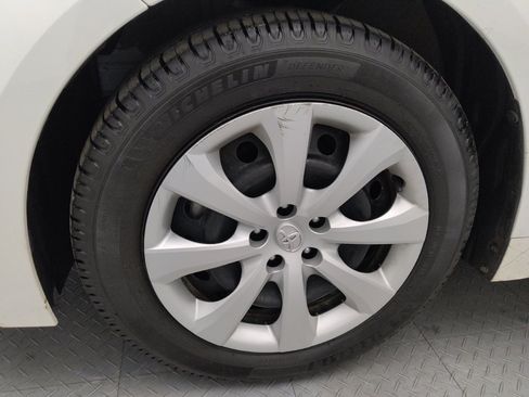 Used 2023 Toyota Corolla LE FWD image 31