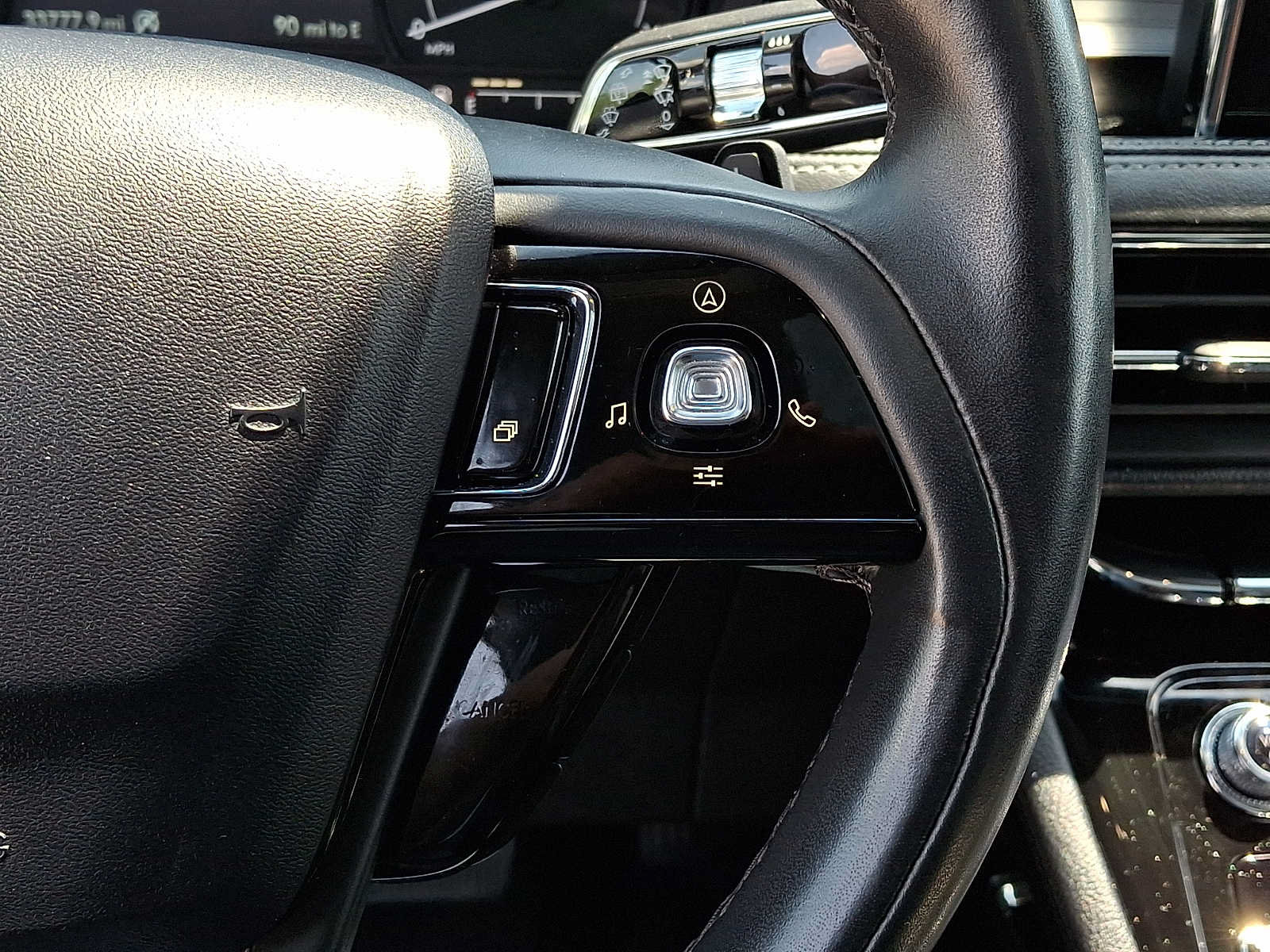 Used 2022 Lincoln Corsair AWD w/ Premium Package image 23