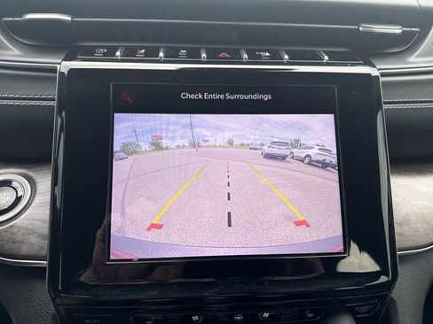 Used 2022 Jeep Grand Cherokee Overland AWD/4WD image 17