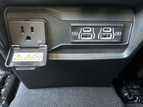 Used 2025 Jeep Grand Cherokee Summit image 9