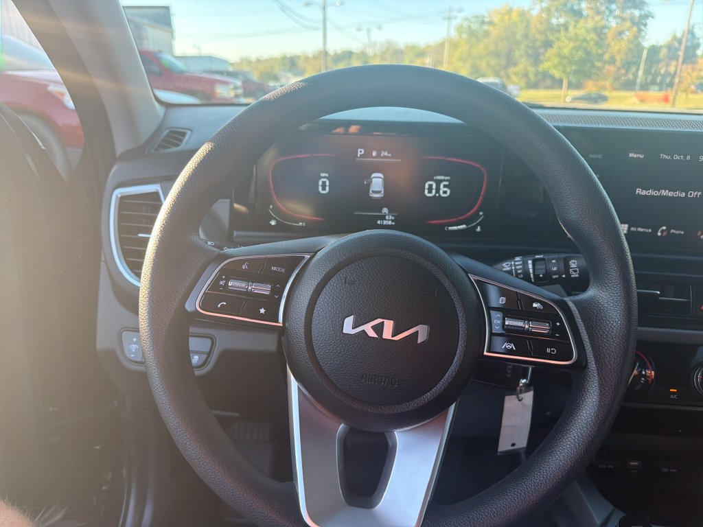 Used 2024 Kia Seltos LX AWD/4WD image 17