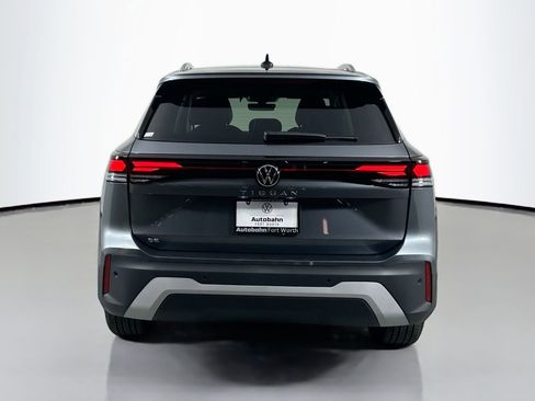 Certified 2025 Volkswagen Tiguan SE image 5