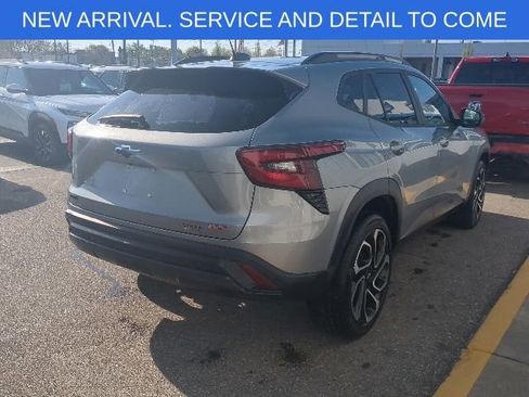 Certified 2024 Chevrolet Trax RS w/ Sunroof Package FWD image 5