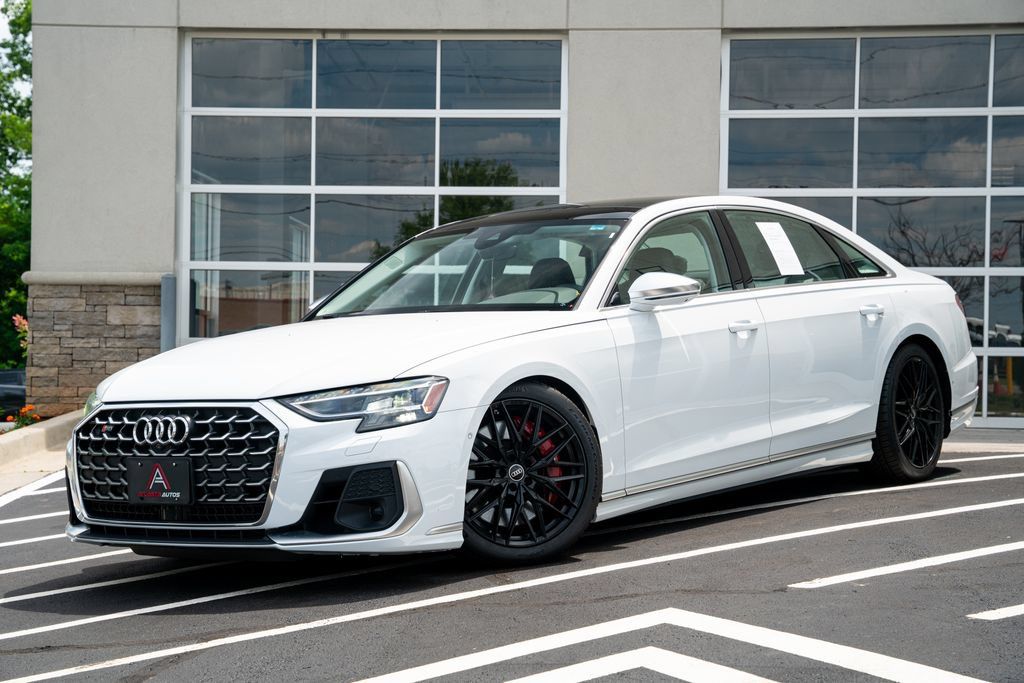 Used 2023 Audi S8 AWD/4WD image 2