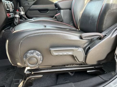 Used 2019 Jeep Wrangler Unlimited Rubicon w/ Dual Top Group image 14