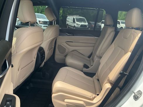 Used 2025 Jeep Grand Cherokee L Limited w/ Luxury Tech Group II AWD/4WD image 14