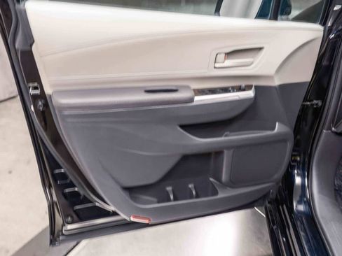 Used 2022 Toyota Sienna LE FWD image 26