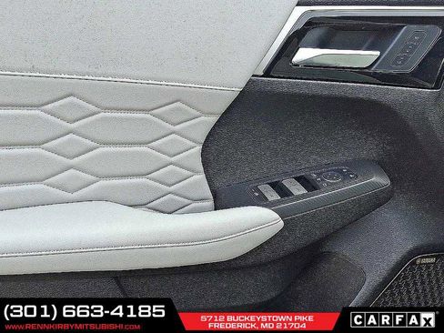 New 2025 Mitsubishi Outlander AWD image 13