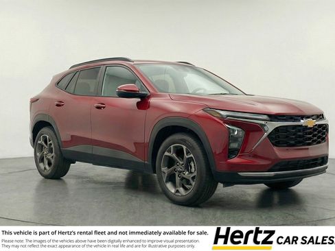 Used 2025 Chevrolet Trax LT image 1