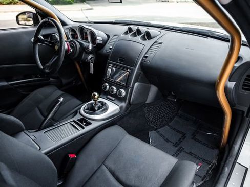 Used 2006 Nissan 350Z Coupe w/ (N93) Cargo Convenience Pkg image 18