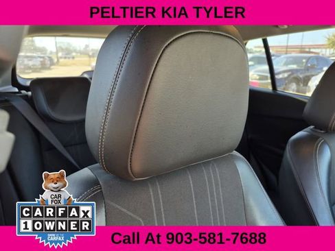 Used 2022 Chevrolet Trax LT w/ LT Convenience Package image 15