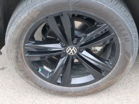 Used 2023 Volkswagen Atlas Cross Sport SEL R-Line AWD/4WD image 17