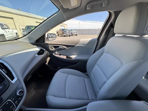 Used 2021 Chevrolet Malibu LT FWD image 33