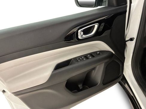 Used 2022 Jeep Compass Limited w/ Elite Group image 13