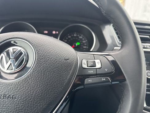 Used 2020 Volkswagen Tiguan SE image 14