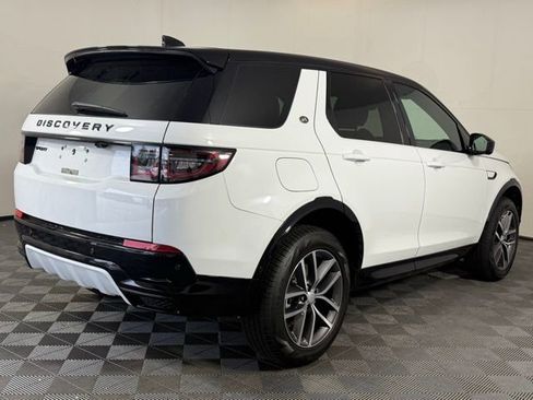 New 2025 Land Rover Discovery Sport Dynamic SE image 9
