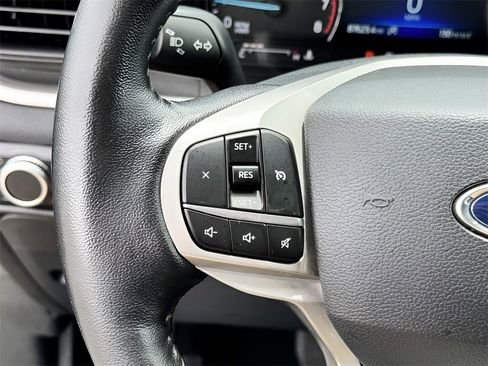 Used 2021 Ford Explorer XLT image 17