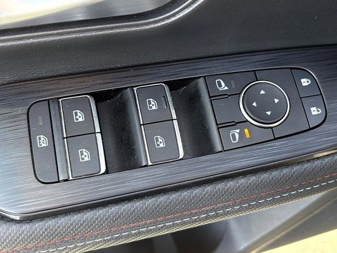 Used 2025 Nissan Kicks SR w/ Illumination Package image 17