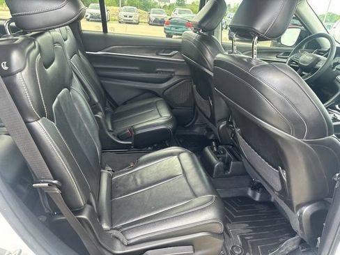 Used 2023 Jeep Grand Cherokee L Limited w/ Black Appearance Package AWD/4WD image 22