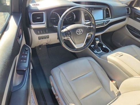 Used 2017 Toyota Highlander XLE AWD/4WD image 17