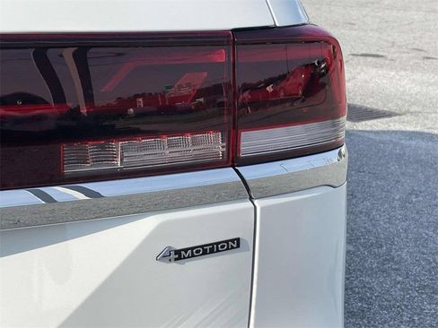 Used 2025 Volkswagen Atlas SEL Premium R-Line AWD/4WD image 13