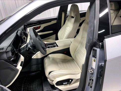 Used 2025 Lamborghini Urus SE image 8