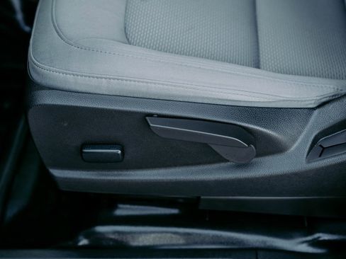 Used 2022 Chevrolet Colorado W/T image 16