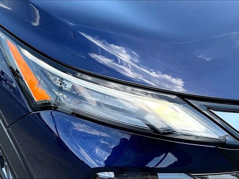 Used 2025 Nissan Rogue SV FWD image 32