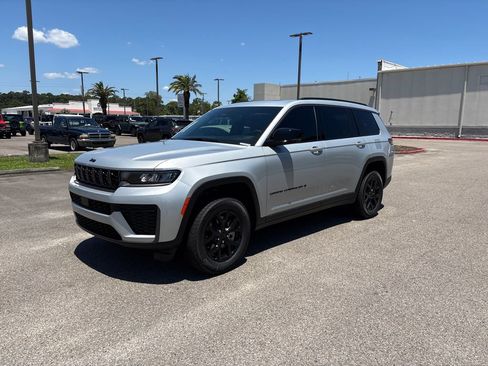 New 2026 Jeep Grand Cherokee L 4WD image 1