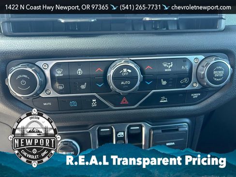 Used 2024 Jeep Wrangler Unlimited AWD/4WD image 21