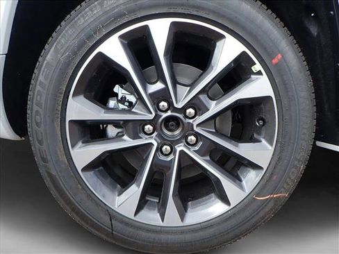 New 2025 Jeep Grand Cherokee L Overland w/ Luxury Tech Group IV image 7