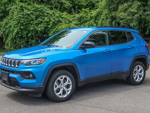 Used 2024 Jeep Compass Latitude AWD/4WD image 4