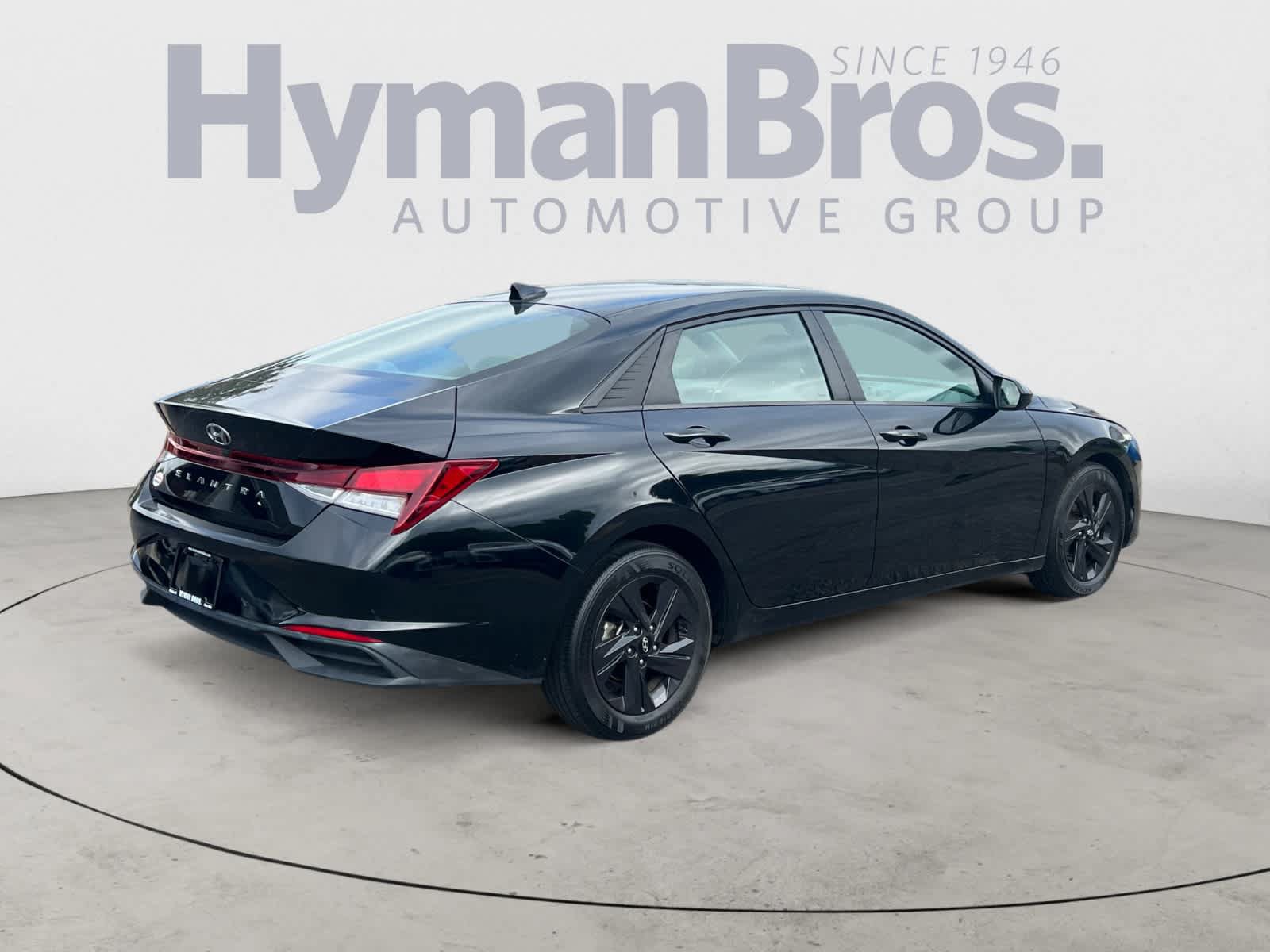 Used 2022 Hyundai Elantra SEL w/ Convenience Package FWD image 3