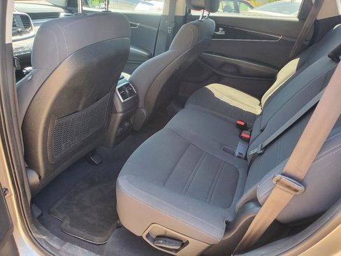 Used 2016 Kia Sorento AWD image 13