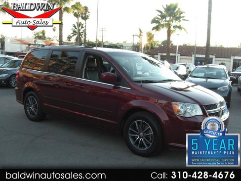 Used 2017 Dodge Grand Caravan SXT image 1