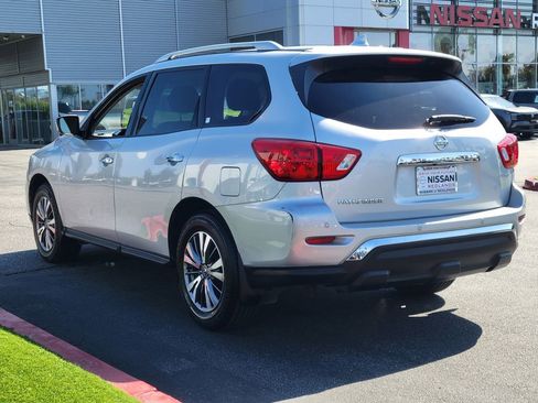 Used 2019 Nissan Pathfinder S FWD image 3