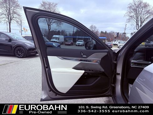 Used 2023 BMW 740i RWD image 9