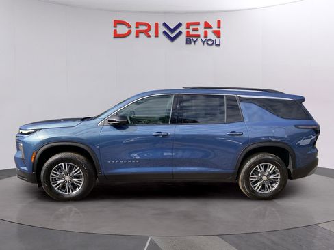 New 2026 Chevrolet Traverse LT image 2