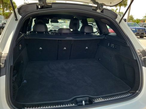 Used 2025 Mercedes-Benz GLC 300 4MATIC image 16