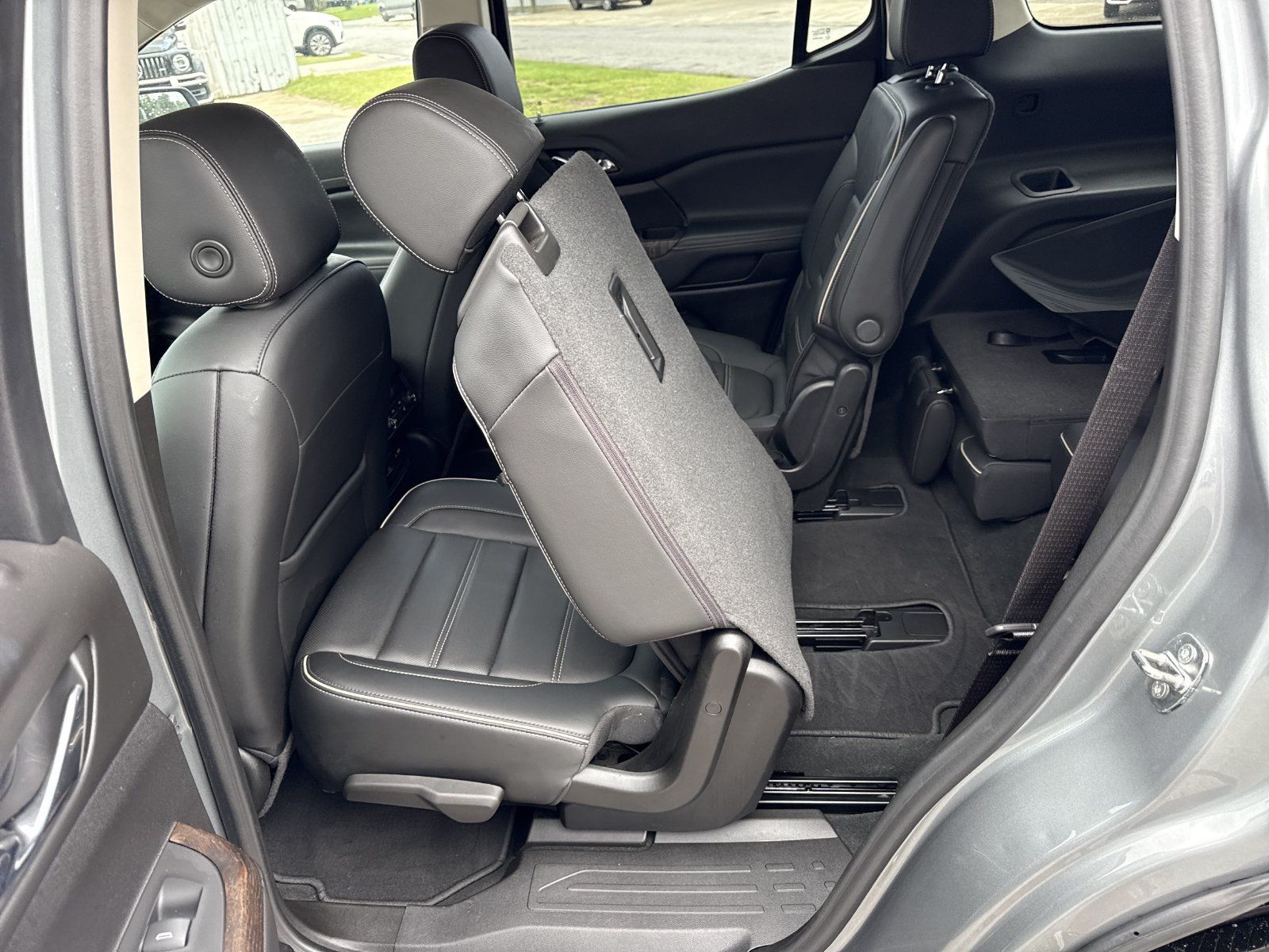 Used 2023 GMC Acadia Denali w/ Denali Ultimate Package FWD image 11