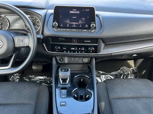 Used 2024 Nissan Rogue SV FWD image 3