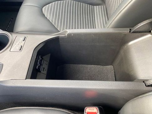 Used 2023 Toyota Camry SE image 12